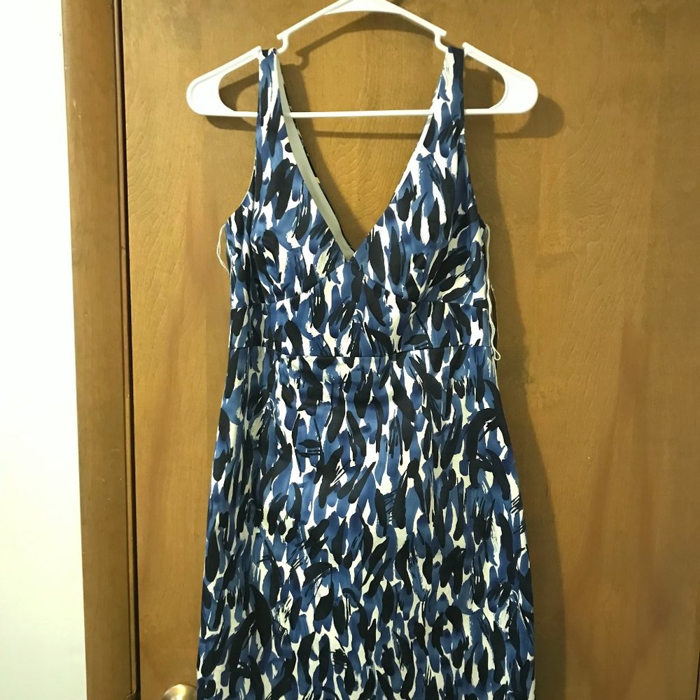 NWT Muse V-neck Cocktail Dress